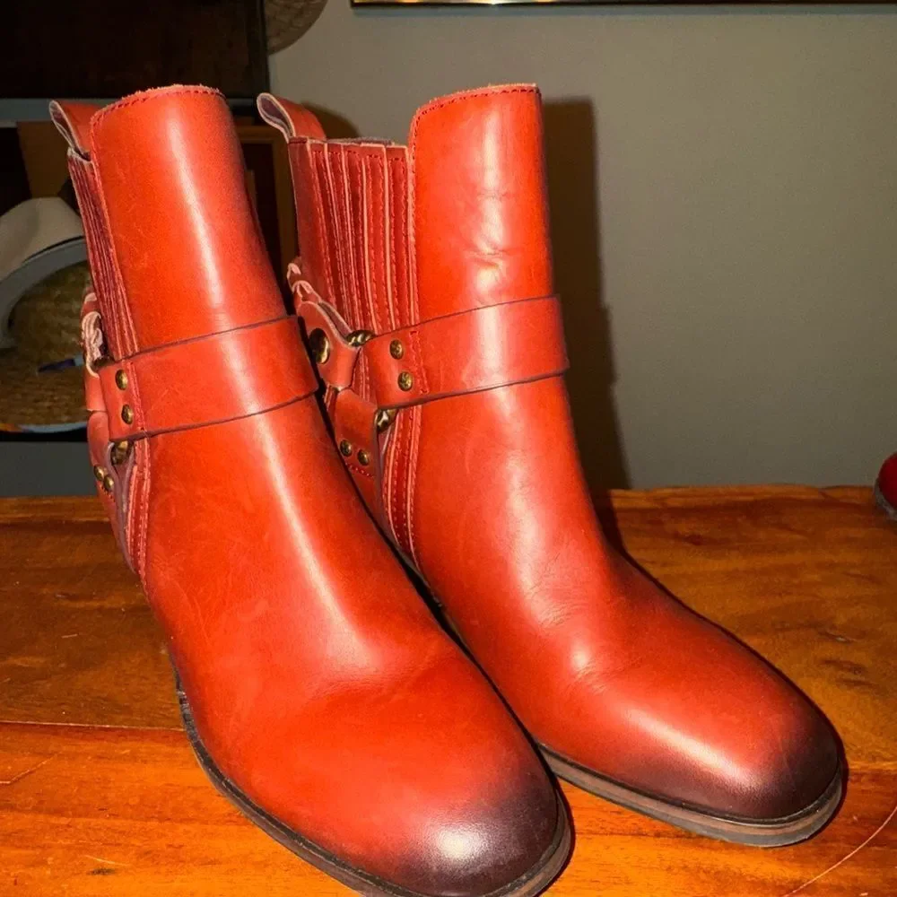 Sam Edelman Dalma Studded Harness Red Leather Chelsea Boots Ankle Booties sz 6.5